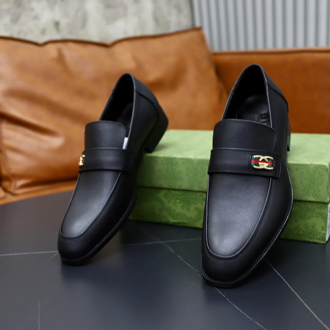 Men's shoes: 250🙅‍♂️🙅‍♂️🙅‍♂️Niuli Brand: GUCCI Size: 38-44 (45 can be customized) Level: Counter classic Material: Original soft cowhide upper Comfortable cowhide lining Original lightweight outsole Style category: Business casual footwear Driving leather shoes Color: Actual picture color